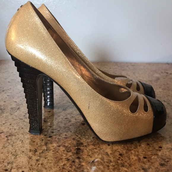 👠Authentic CHANEL Pumps 👠 - Picture 4 of 8